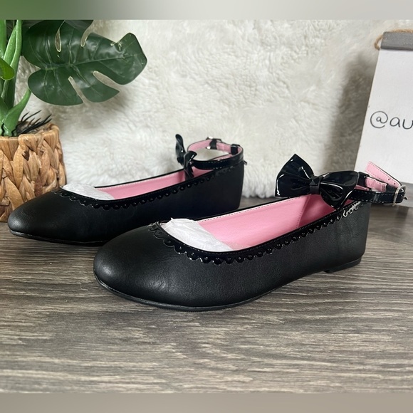 Demonia star-27 ankle strap flat with studded bow and scalloped detail. Size 5 - Picture 5 of 11